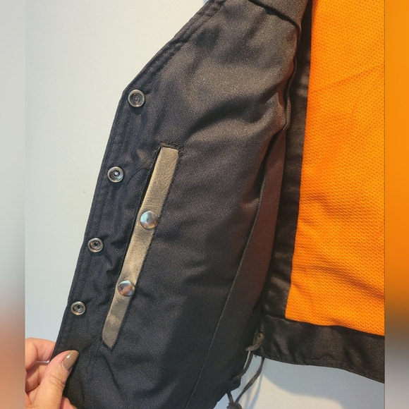 Leather motorcycle vest women's - Picture 3 of 7